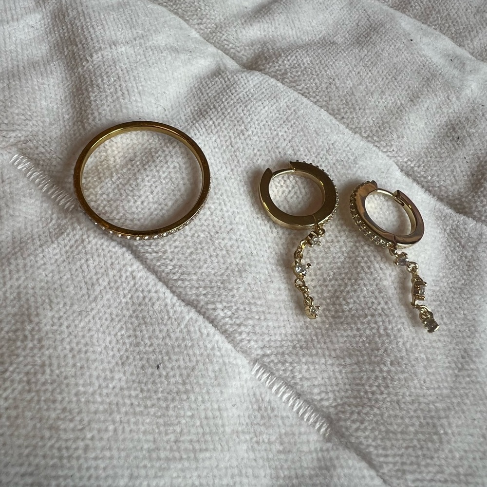 Electric Picks dainty ring and pair of dangly earrings - Picture 3 of 6